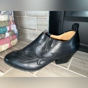 *LEFT SHOE ONLY*. Qupid Leather Western Heeled Ankle Booties Womens Size 8.5